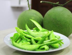 vo-buoi-co-nhieu-cong-dung-cham-soc-da-va-giam-can