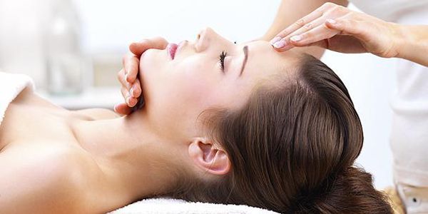 Cách massage giảm béo mặt