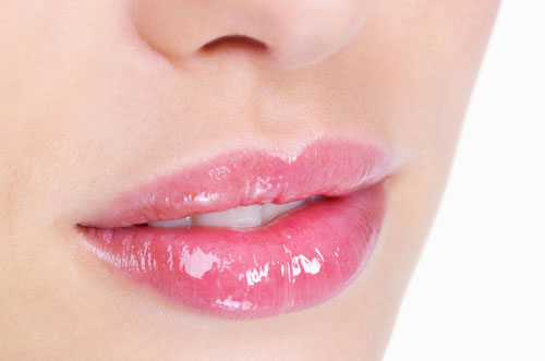 Bác sĩ tư vấn: Có nên phun môi hay không?