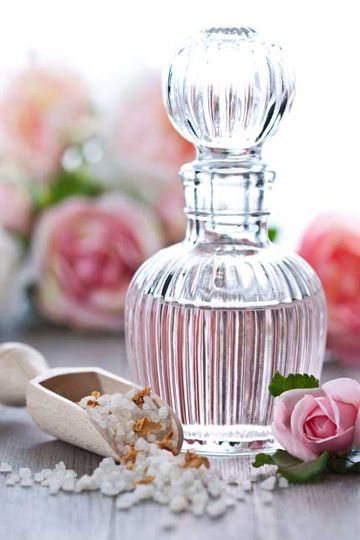 9 cách sử dụng nước hoa hồng để làm đẹp toàn thân
